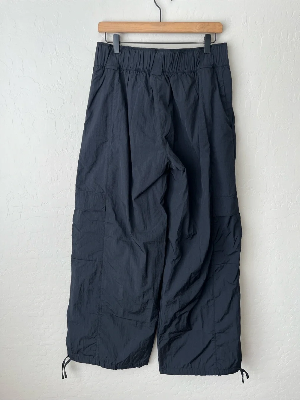 Nike woven cargo wide leg dance jogger pants black medium